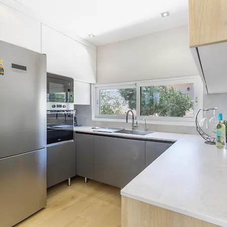 Laian Holiday home Triquivijate